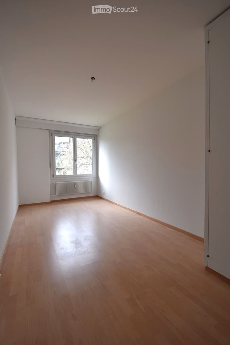 Schöne und helle 4.5-Zimmerwohnung in Stettlen (5)