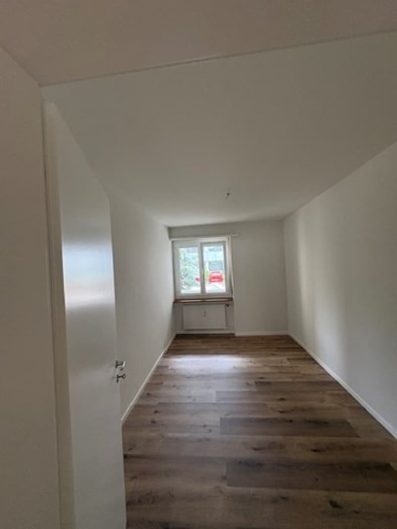 Helle 4-Zimmer-Wohnung mit Balkon in Basel – sofort verfügbar! (2)