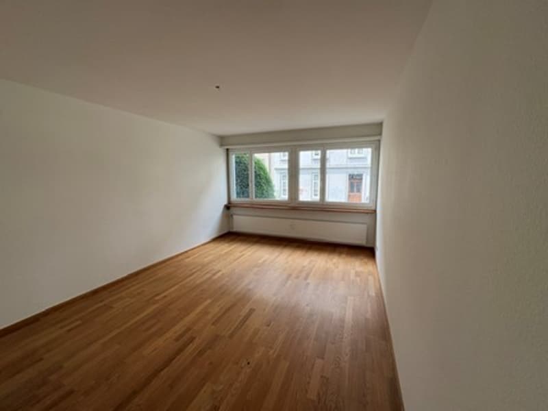 Helle 4-Zimmer-Wohnung mit Balkon in Basel – sofort verfügbar! (3)