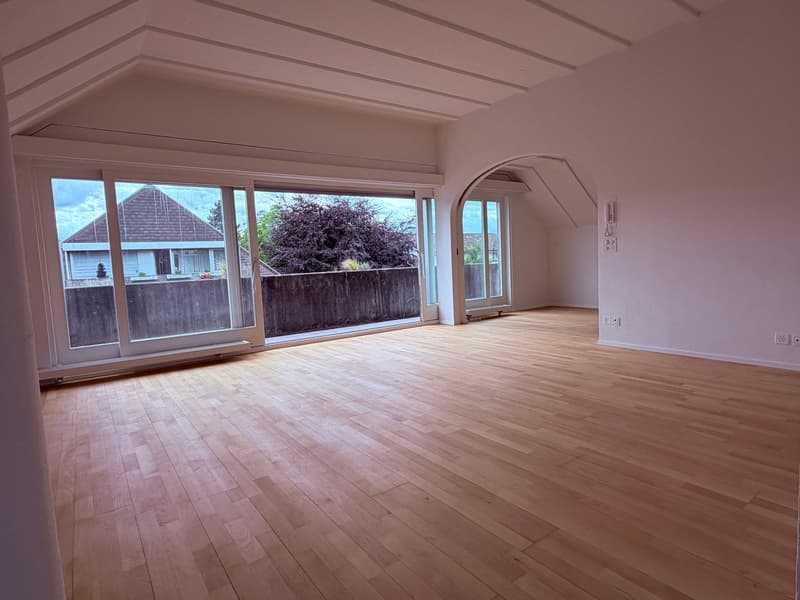 Bright 3-room attic apartment with direct lift access (1)