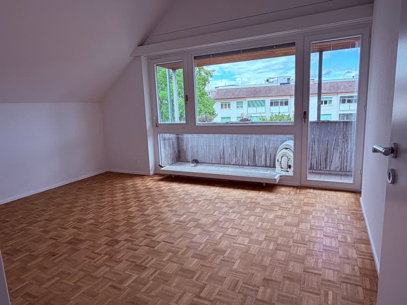 Bright 3-room attic apartment with direct lift access (6)