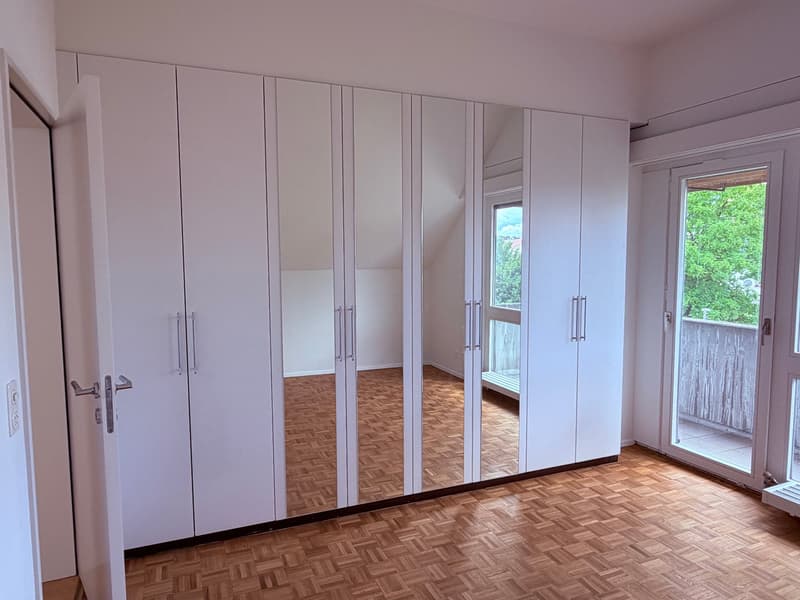 Bright 3-room attic apartment with direct lift access (8)