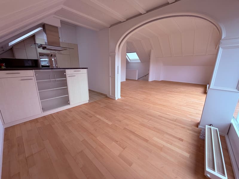 Bright 3-room attic apartment with direct lift access (2)