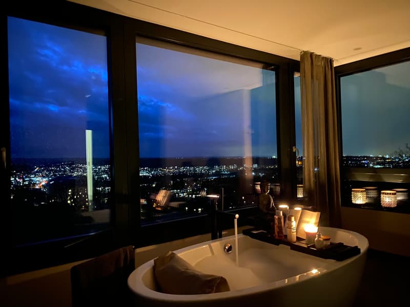 Nachtstimmung Schlafen mit freistehender Wanne im OG