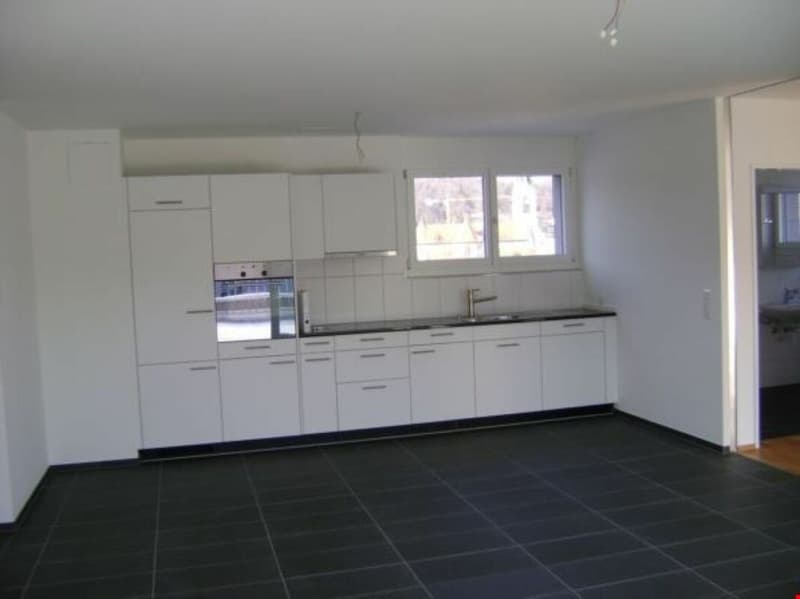 Appartement en attique moderne et ensoleillé de 3,5 pièces avec grande terrasse (5)