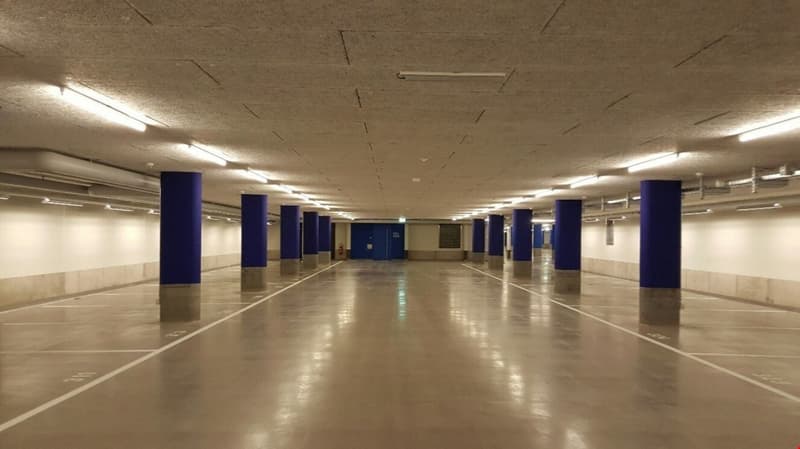 Parking spaces near the senior center at Bachgraben (1)