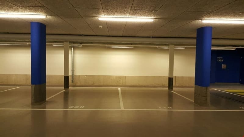 Parking spaces near the senior center at Bachgraben (2)
