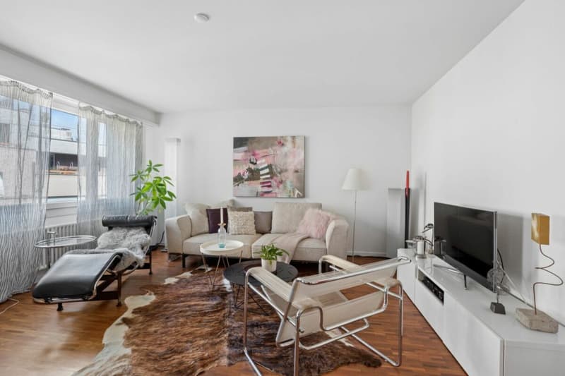 Wohnzimmer mit Parkettböden