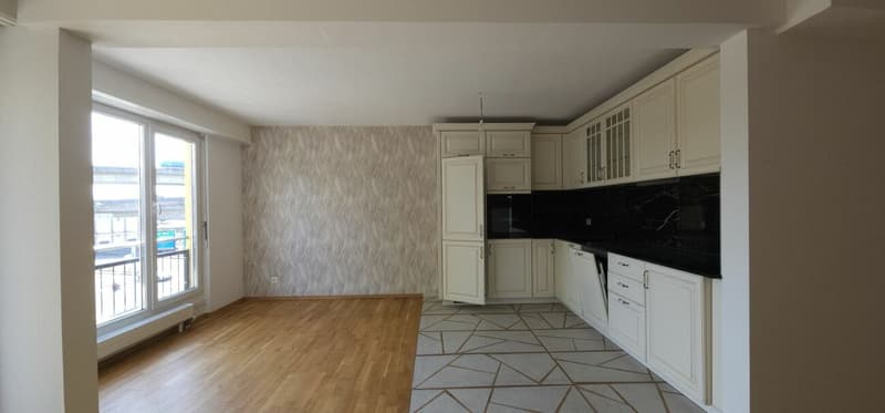 Renovated 5-room apartment in a well-connected location (5)