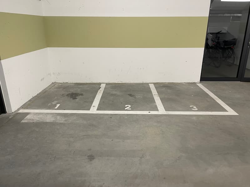 Einstellhallen- und Motarradparkplätze zu vermieten in Lohn-Ammannsegg! (2)