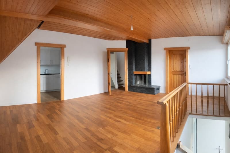 3.5-Zimmer Dachwohnung mit Cheminée, Galerie und Atelier; saniert 2021 (1)