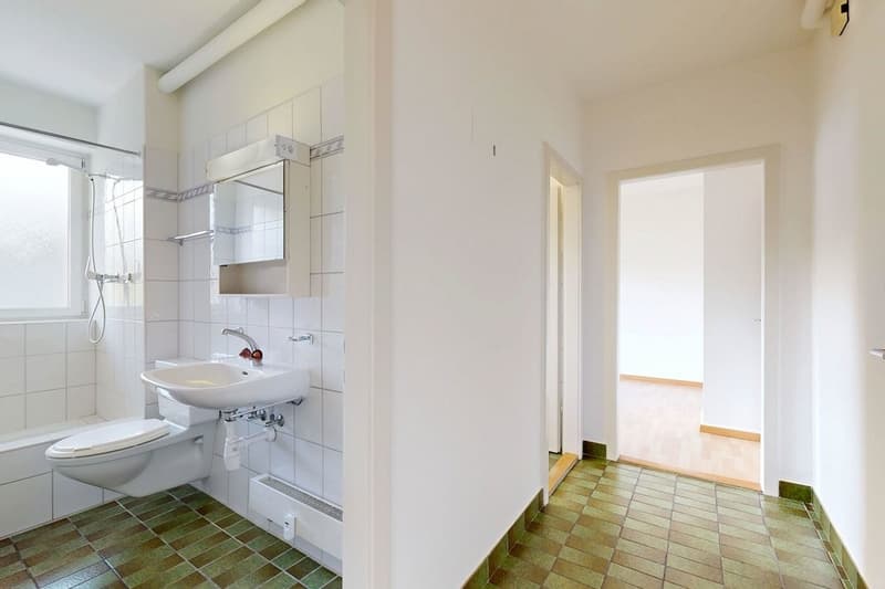 Vorplatz und Dusche/WC
