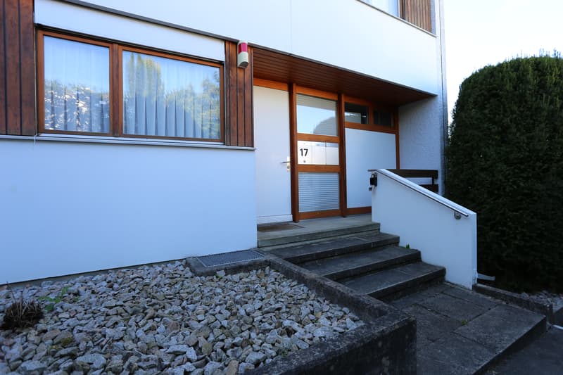 2.5-Zimmer-Eck-Einfamilienhaus an ruhiger Wohnlage in Bottmingen (1)