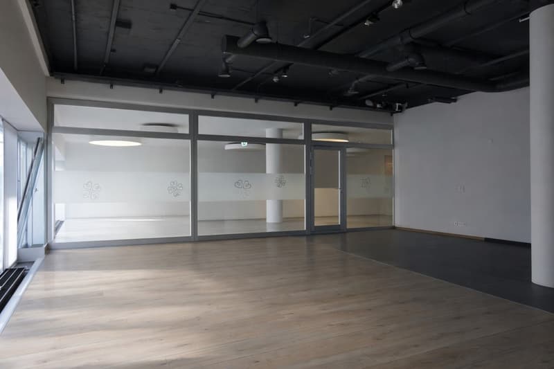 Attractive office or practice space with shopfront in central location (6)
