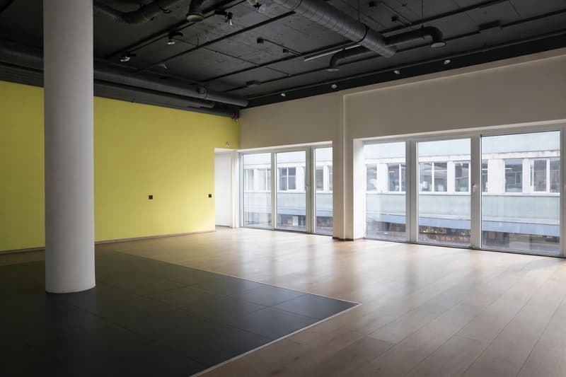 Attractive office or practice space with shopfront in central location (2)