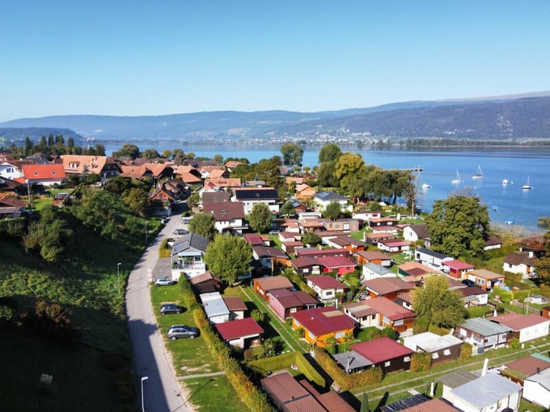 Terreno con vista diretta sul lago e potenziale di costruzione (11)