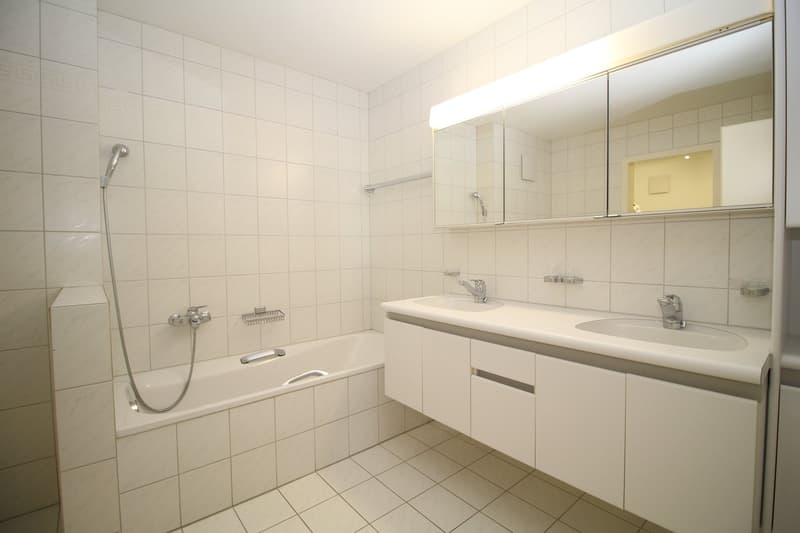 Helle 4-Zimmer-Wohnung mit Balkon und Kamin in Wettingen – sofort verfügbar! (7)