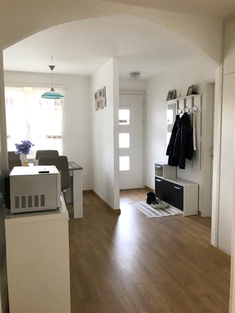 Helle 3.5-Zimmerwohnung an ruhiger Lage in Frick zu vermieten (2)