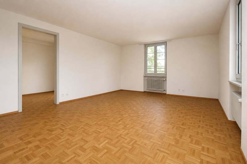Frisch renovierte 2.5-Zimmerwohnung im 1. Obergeschoss (3)