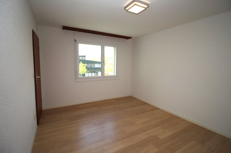 Gemütliche 2.5-Zimmer-Wohnung mit Balkon in Kleindöttingen (5)