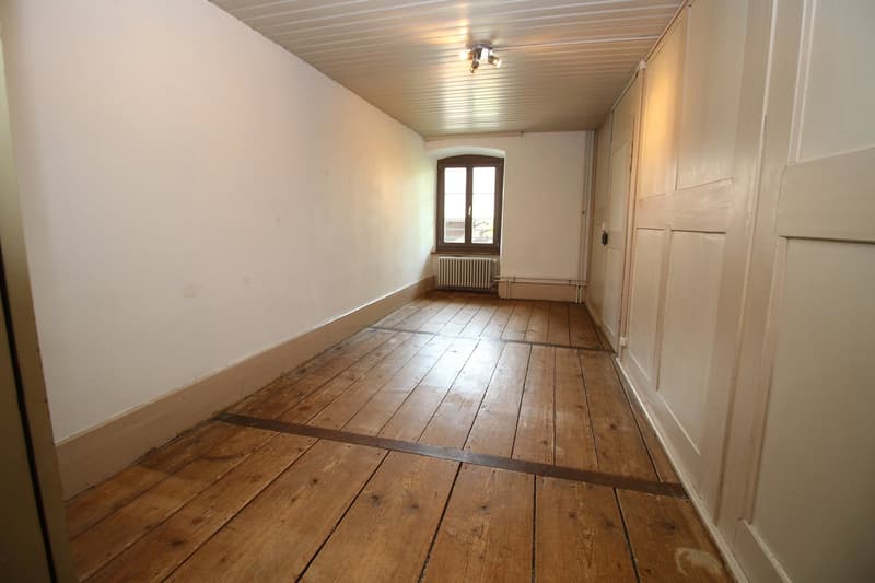 Charmante 5-Zimmer-Altbauwohnung mit Balkon in Windisch (9)