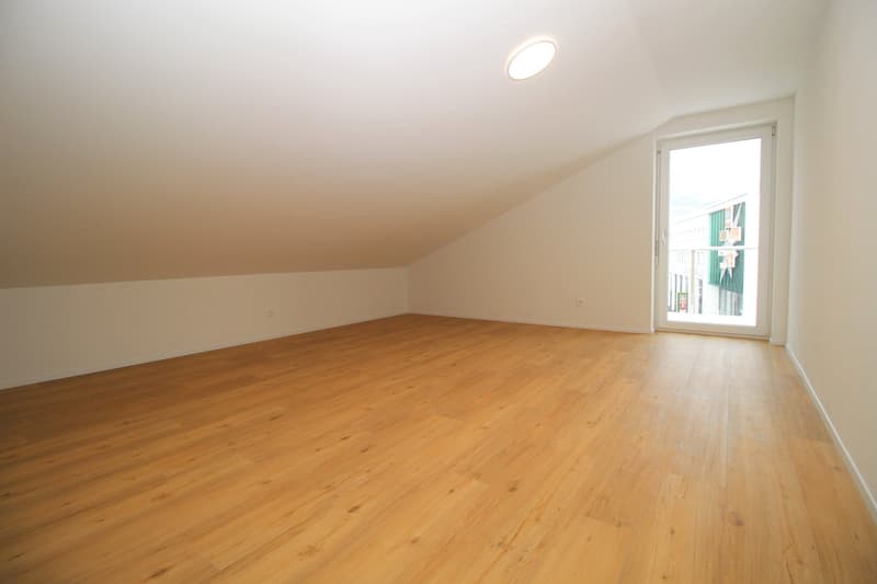 Moderne 2.5-Zimmer-Dachwohnung im Zentrum von Wettingen (4)