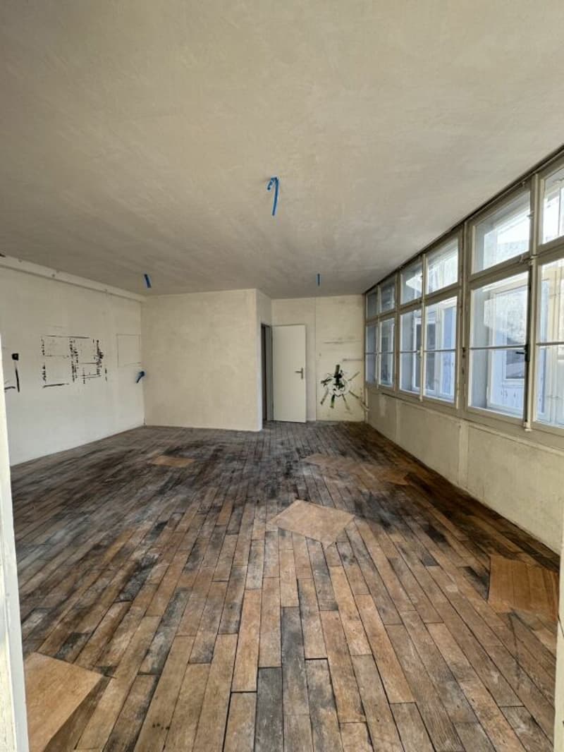 Atelier Raumübersicht 2 mit Blick zu WC