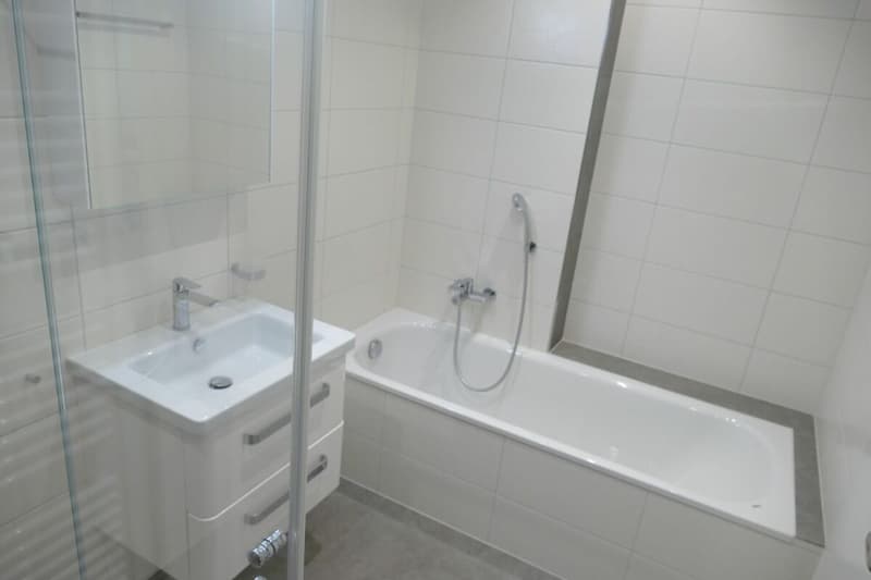 Bad mit Blick zu Badewanne