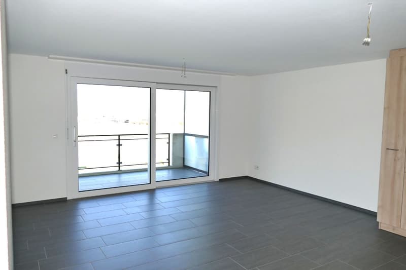 Wohnbereich mit Blick zum Balkon