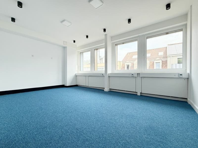 Modern expanded office space near the train station (8)