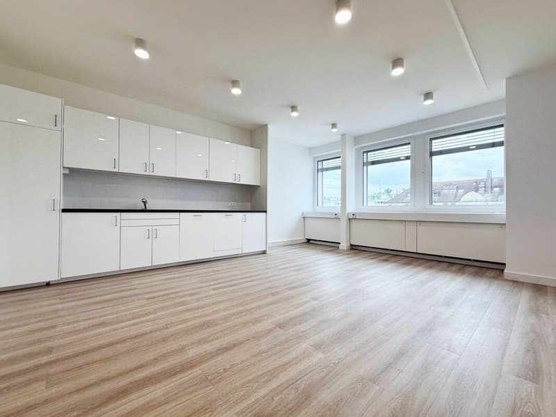 Modern expanded office space near the train station (9)