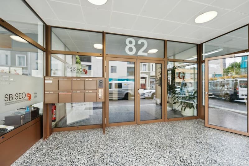 Modern expanded office space near the train station (2)
