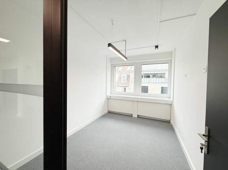 Modern expanded office space near the train station (5)