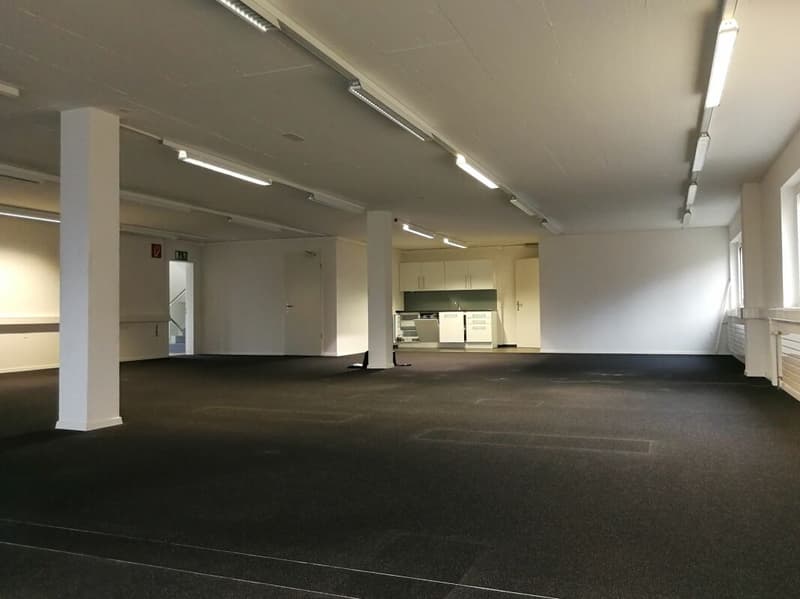 Moderne Büroflächen an verkehrsgünstiger Lage (2)