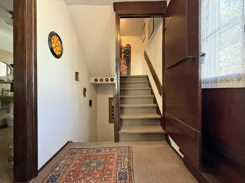 Unique semi-detached family home (8)