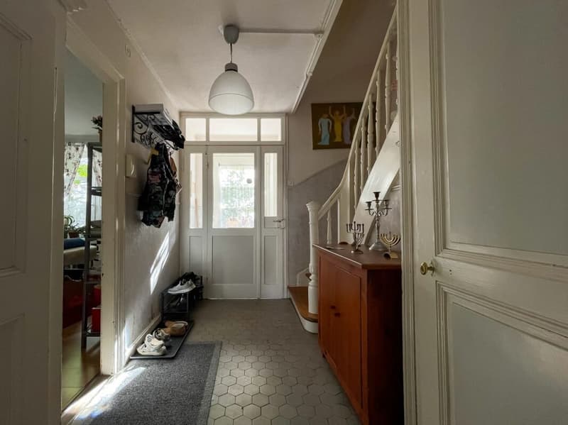 Charmantes Stadthaus mit Potential an beliebter Lage (2)