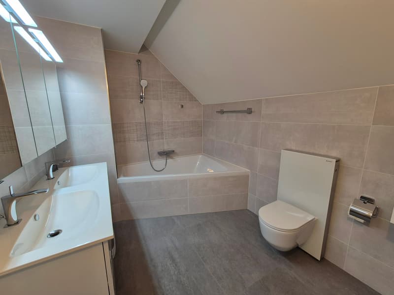 Badezimmer mit Badewanne