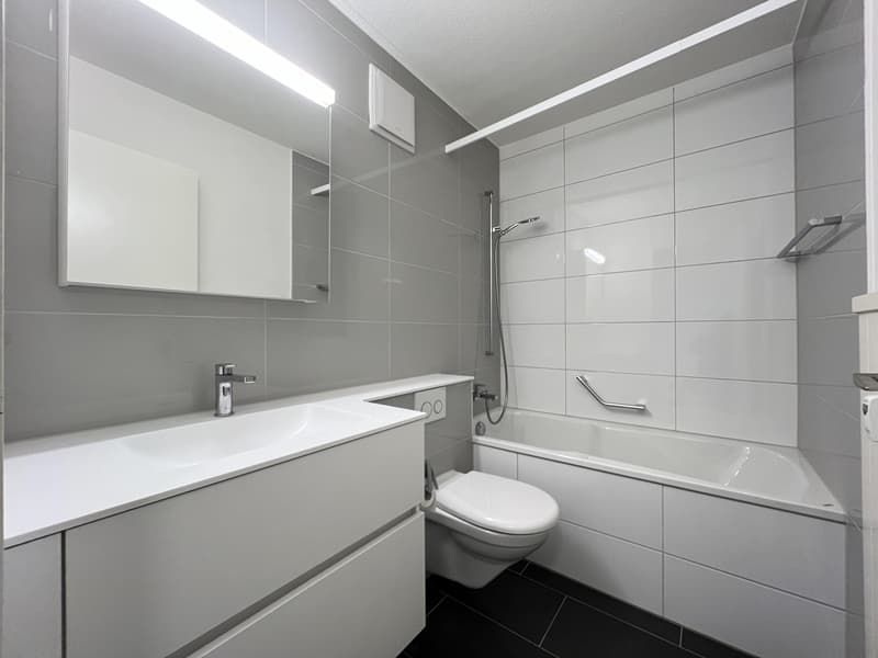 Badezimmer (Beispielfoto aus baugleicher Wohnung; Abweichungen sind möglich)