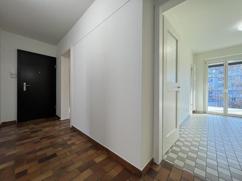 Korridor / Küche (Beispielfoto aus baugleicher Wohnung; Abweichungen sind möglich)