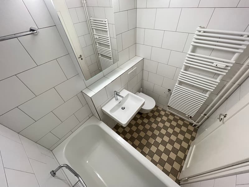 Badezimmer (Beispielfoto aus baugleicher Wohnung; Abweichungen sind möglich)