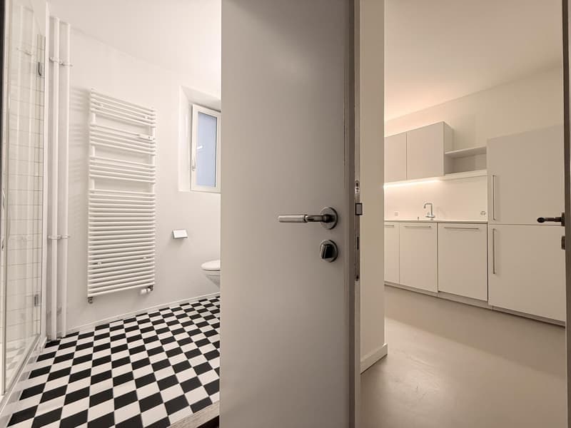 Bad / Küche (Beispielfoto aus baugleicher Wohnung; Abweichungen sind möglich)