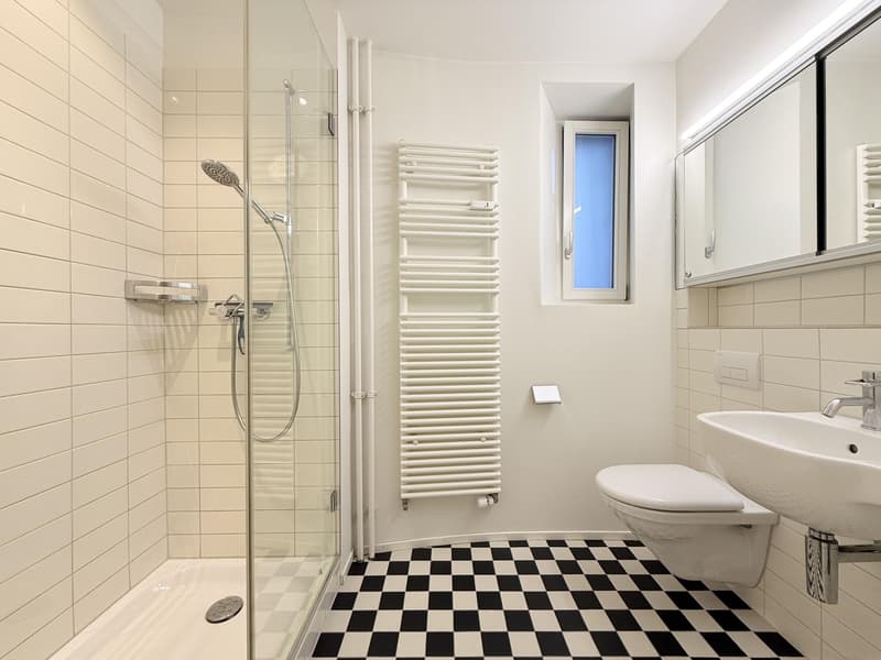Badezimmer (Beispielfoto aus baugleicher Wohnung; Abweichungen sind möglich)