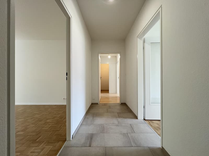 Korridor (Beispielfoto aus baugleicher Wohnung im 1.OG; Abweichungen sind möglich)