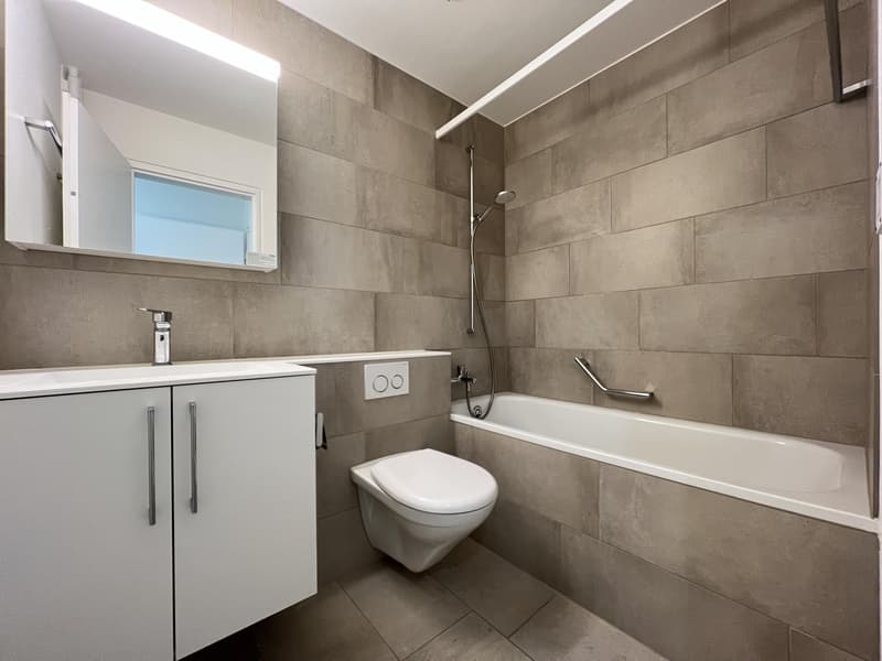 Badezimmer (Beispielfoto aus baugleicher Wohnung im 1.OG; Abweichungen sind möglich)