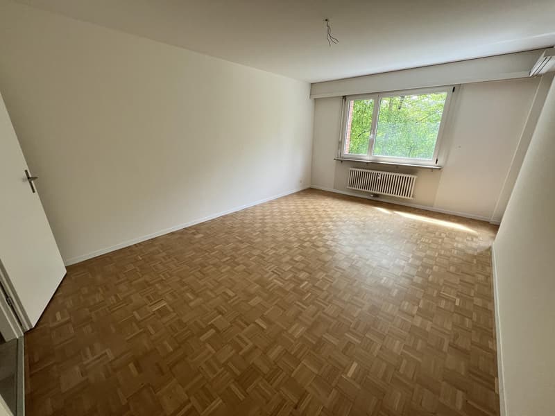 Wohnzimmer (Beispielfoto aus baugleicher Wohnung im 1.OG; Abweichungen sind möglich)