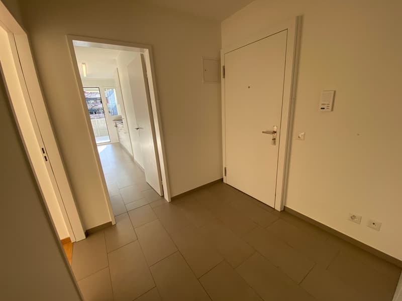 Korridor / Eingang (Beispielfoto aus baugleicher Wohnung im 2.OG; Abweichungen sind möglich)