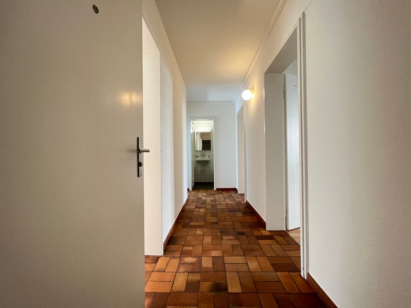 Korridor / Eingang (Beispielfoto aus baugleicher Wohnung; Abweichungen sind möglich)