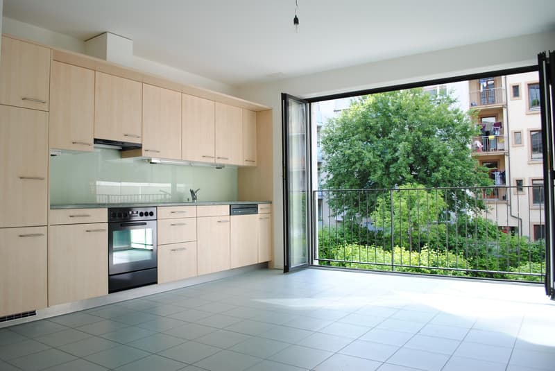 Küche / Wohnen (Beispielfoto aus baugleicher Wohnung im 1.OG; Abweichungen sind möglich)