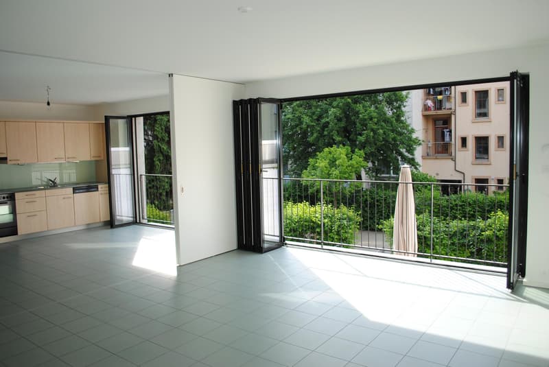 Küche / Wohnen (Beispielfoto aus baugleicher Wohnung im 1.OG; Abweichungen sind möglich)