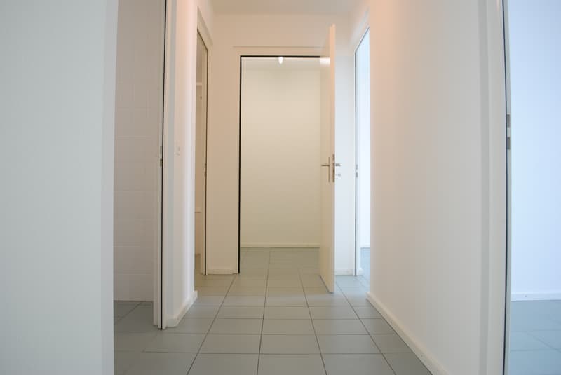 Korridor / Reduit  (Beispielfoto aus baugleicher Wohnung im 1.OG; Abweichungen sind möglich)